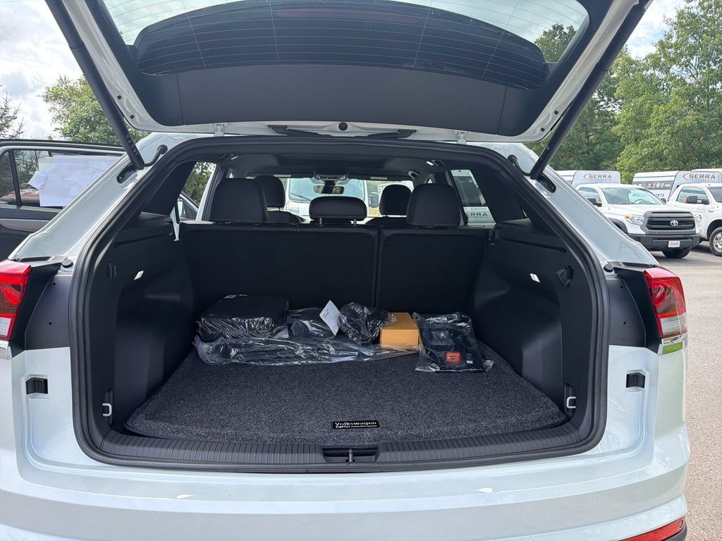 New 2026 Volkswagen Atlas Cross Sport SE AWD/4WD image 14
