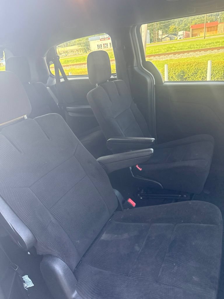 Used 2016 Dodge Grand Caravan SE FWD image 11