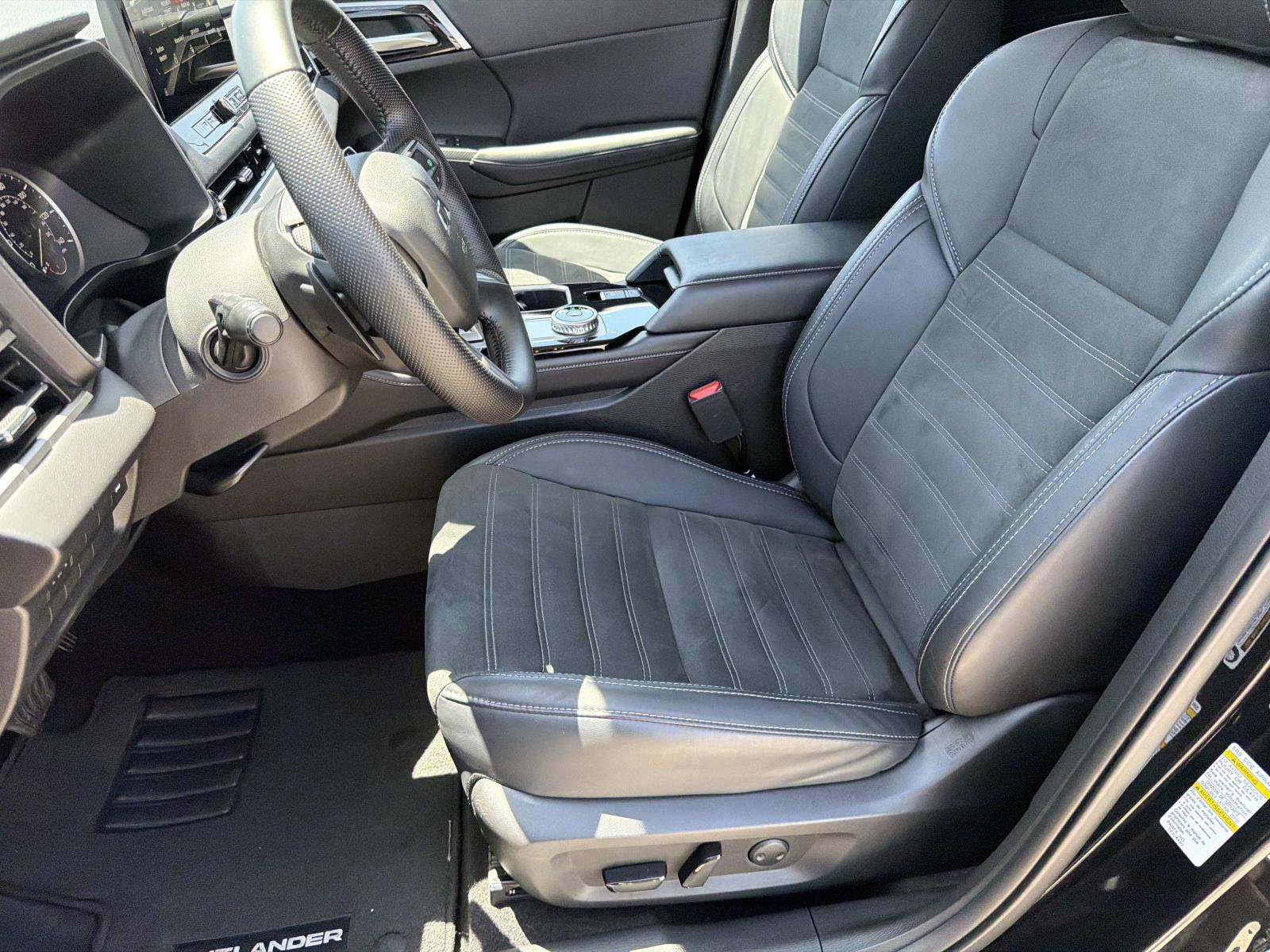 Used 2025 Mitsubishi Outlander SE FWD image 21