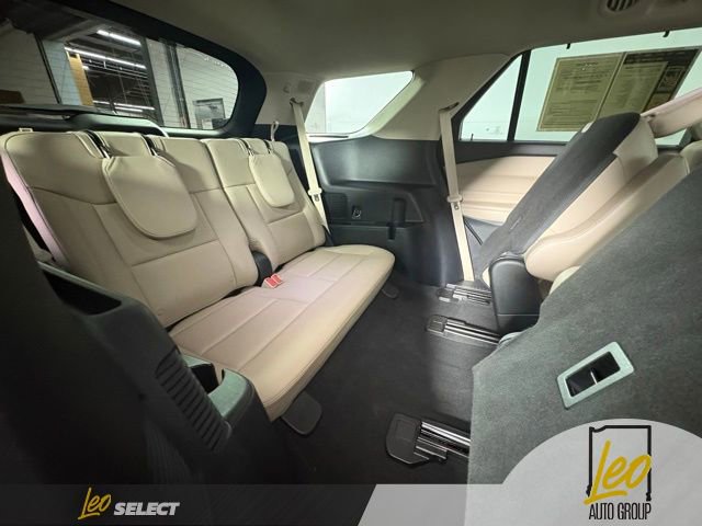 Used 2022 Ford Explorer Limited w/ Equipment Group 301A AWD/4WD image 14