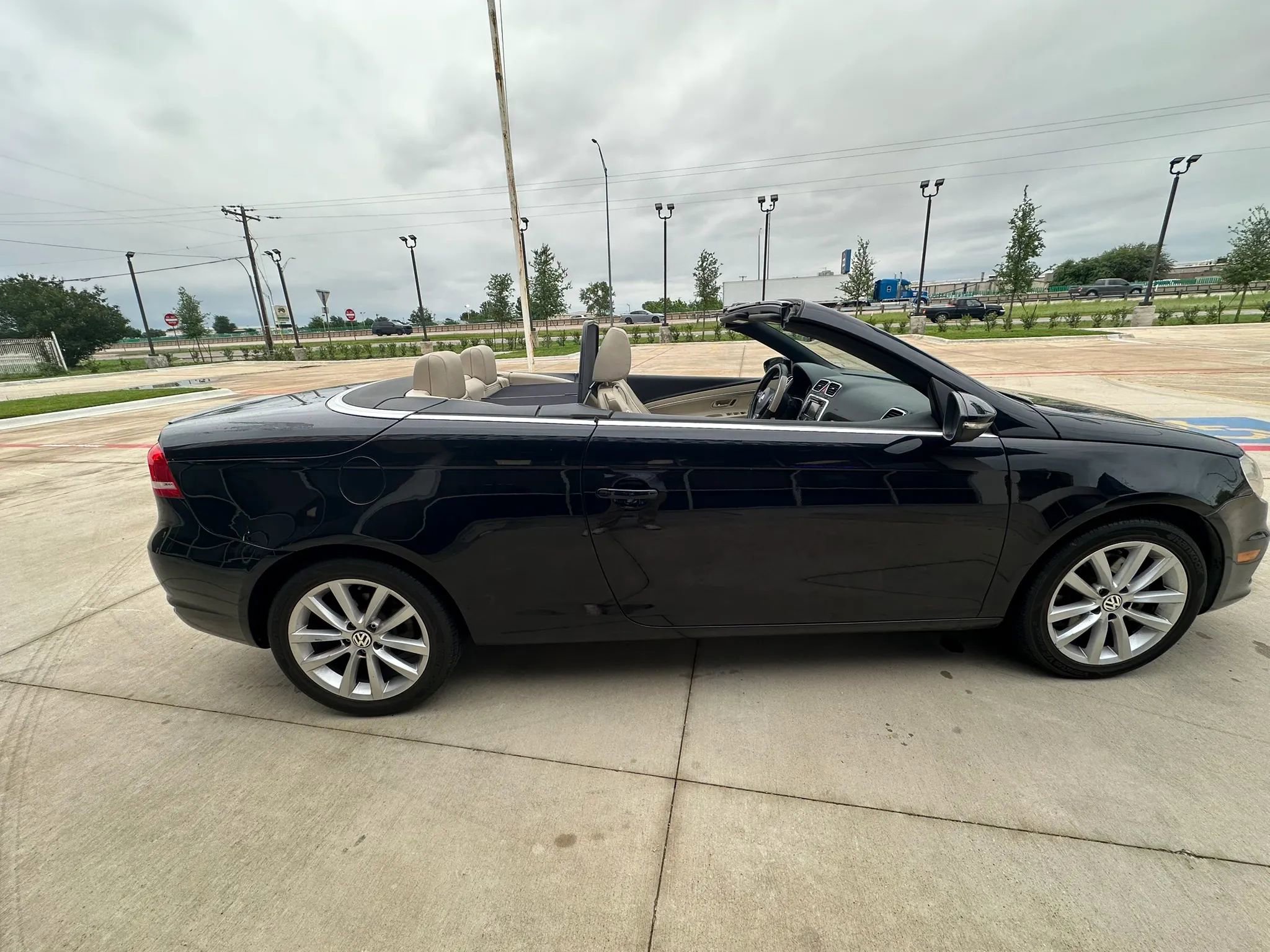 Used 2015 Volkswagen Eos Komfort FWD image 11