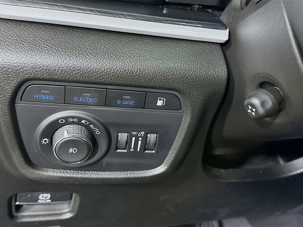 Used 2024 Jeep Grand Cherokee Trailhawk w/ Luxury Tech Group III AWD/4WD image 20