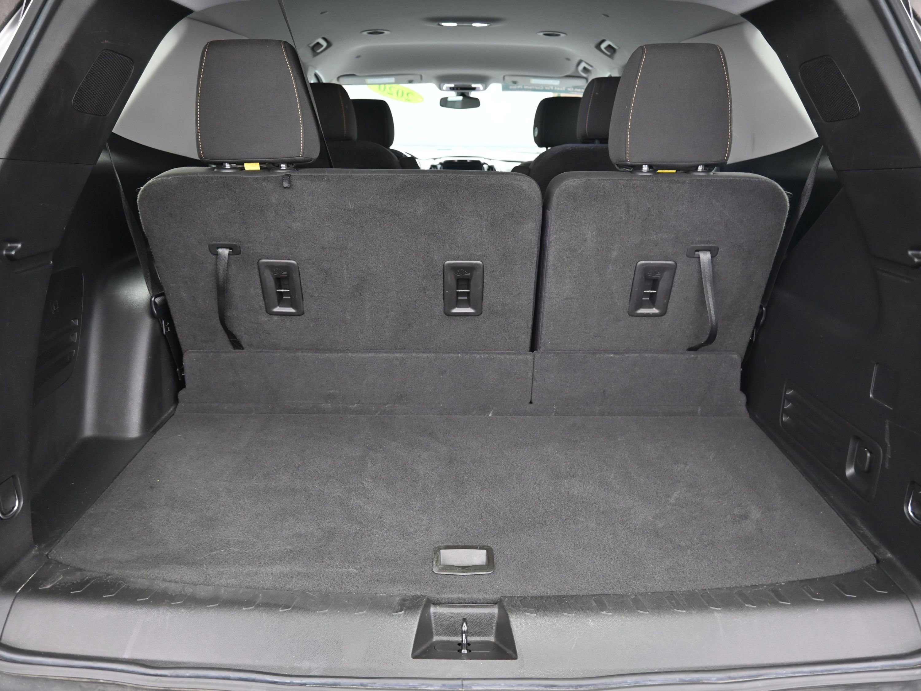 Used 2020 Chevrolet Traverse LT image 19