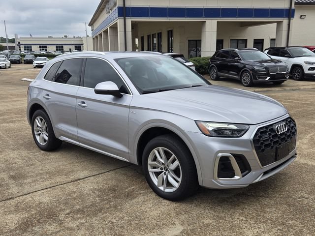 Used 2022 Audi Q5 2.0T Premium w/ Convenience Package AWD/4WD image 2