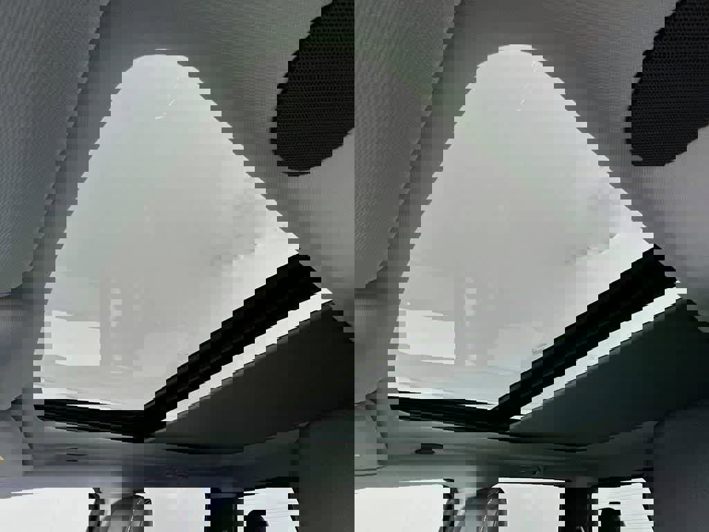 New 2026 Ford F250 Lariat w/ Black Appearance Package image 33