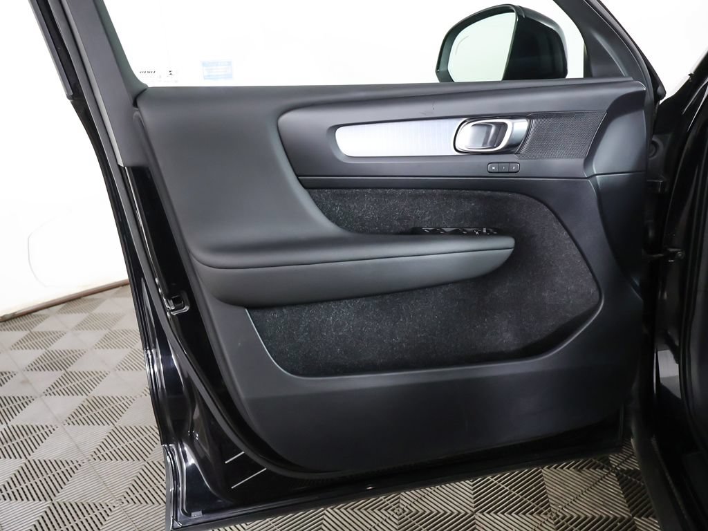 Used 2019 Volvo XC40 T5 Momentum AWD/4WD image 20