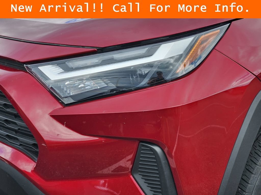 Used 2025 Toyota RAV4 LE AWD/4WD image 9