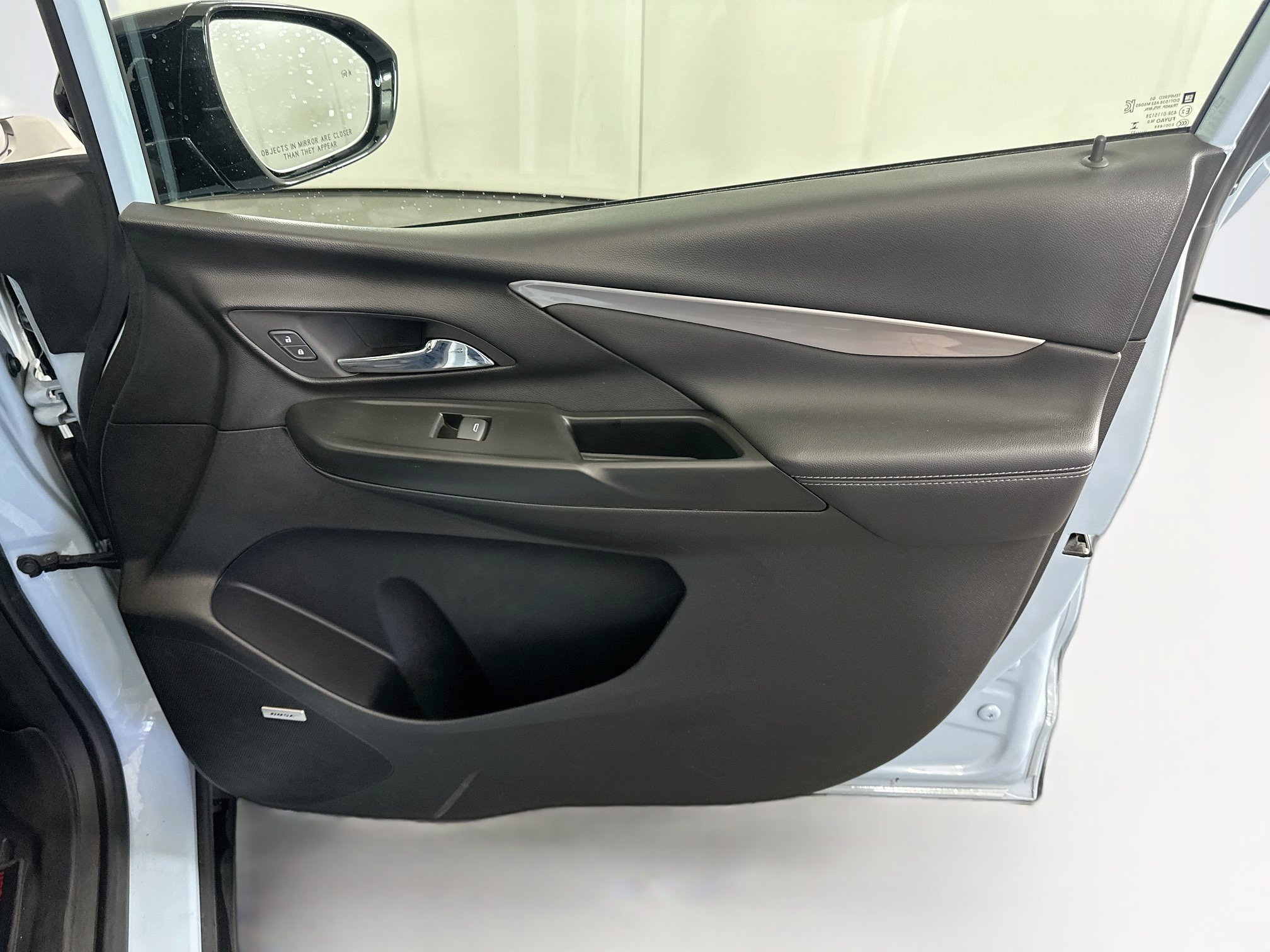 Used 2023 Chevrolet Bolt LT w/ Infotainment Package FWD image 30