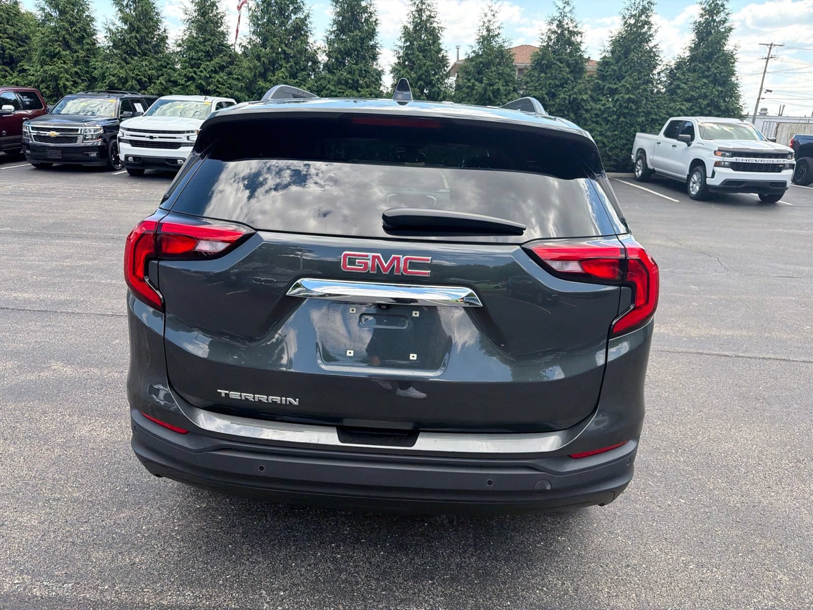 Used 2021 GMC Terrain SLE w/ Driver Convenience Package FWD image 4