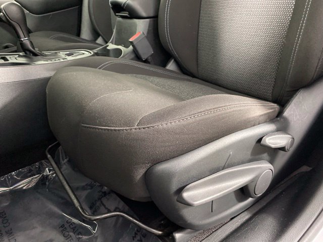 Used 2019 Jeep Cherokee Latitude w/ Cold Weather Group FWD image 21