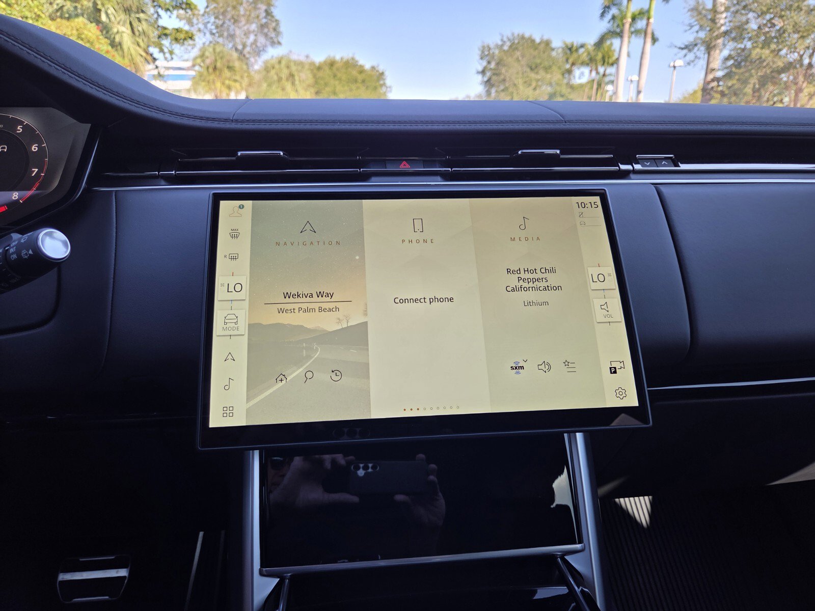 New 2025 Land Rover Range Rover SE image 12