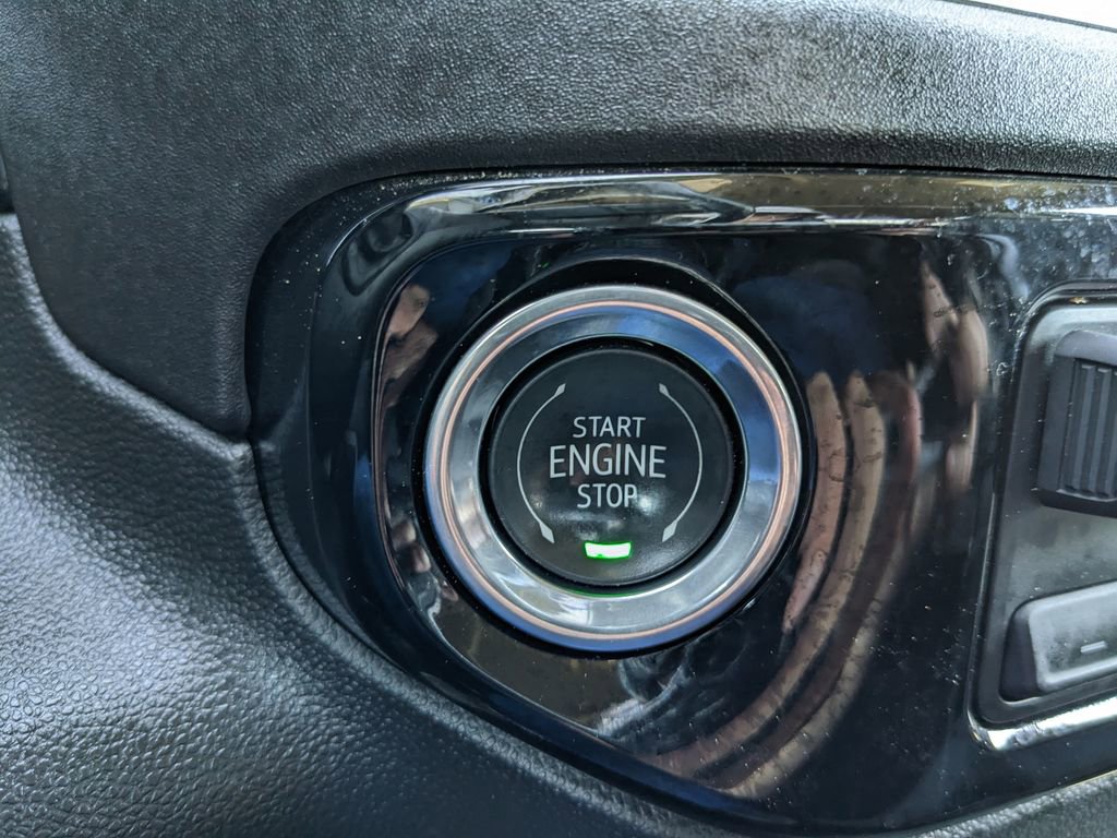 Used 2025 Chevrolet Silverado 2500 LT w/ Convenience Package image 36