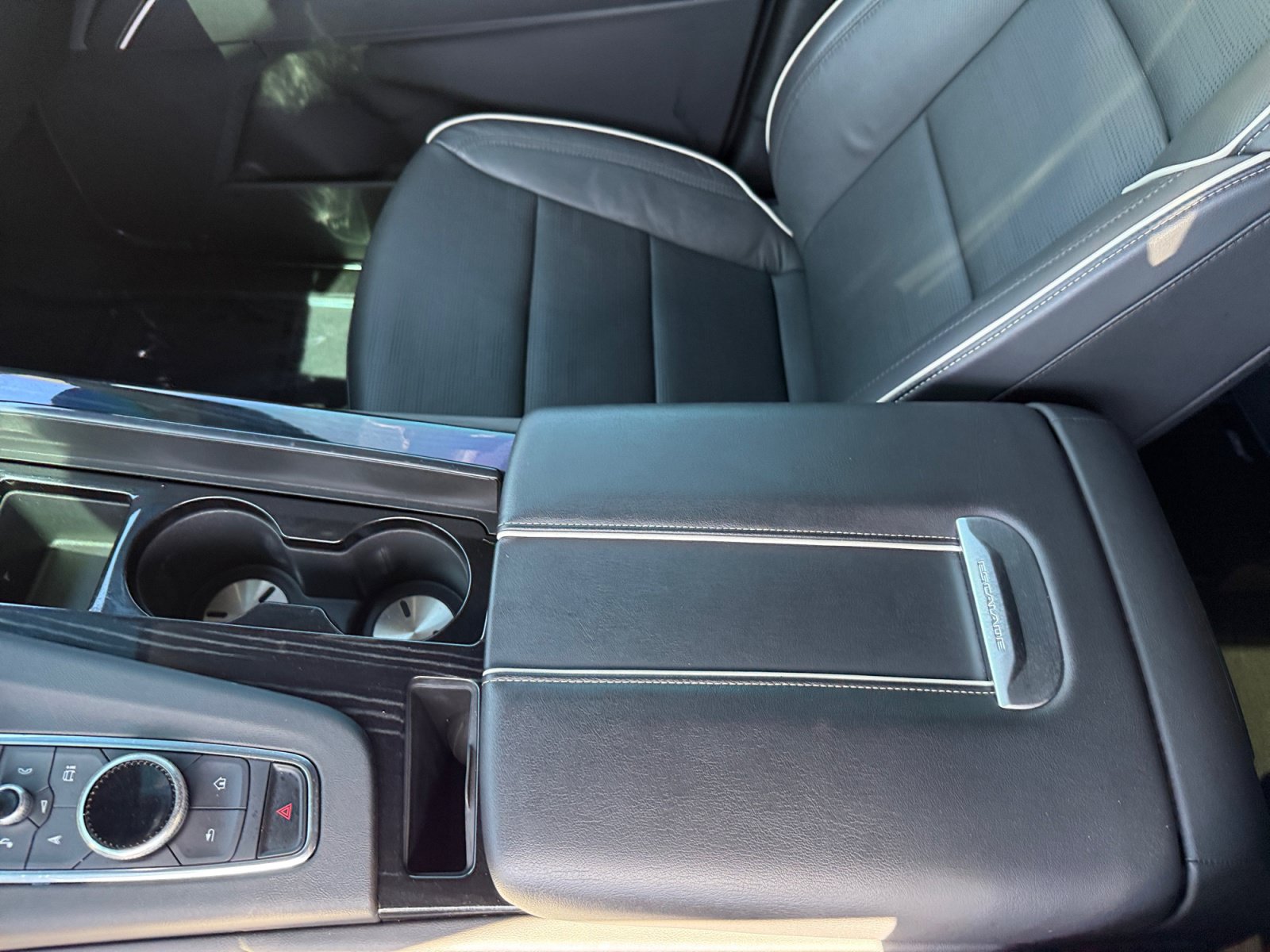 Used 2023 Cadillac Escalade ESV Sport w/ LPO, ONYX Package AWD/4WD image 14