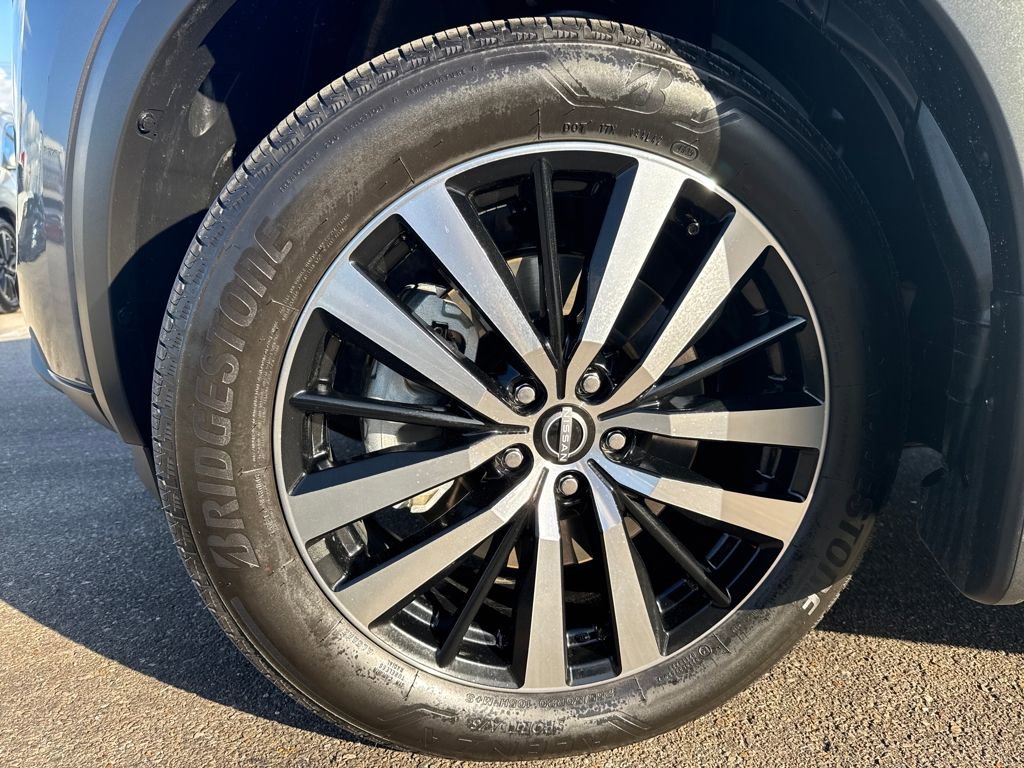 Certified 2025 Nissan Pathfinder Platinum w/ Black Appearance Package image 29