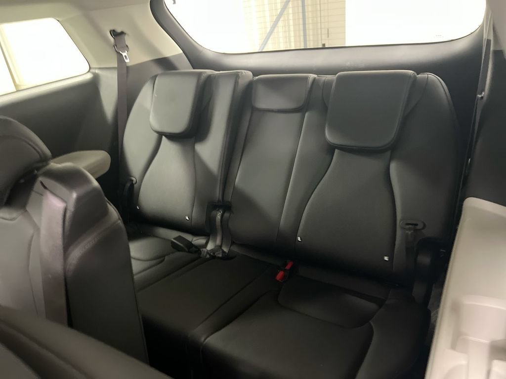Used 2023 Kia Carnival LX FWD image 23