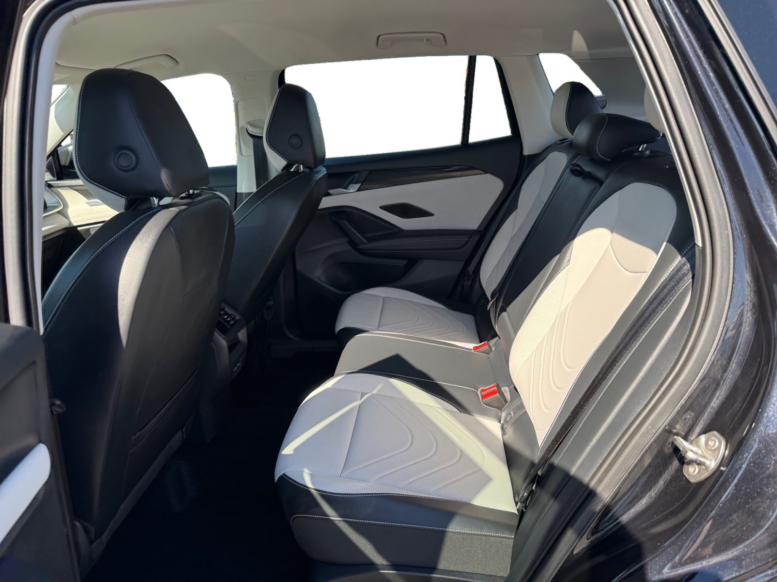 Certified 2025 Volkswagen Tiguan SE AWD/4WD image 16