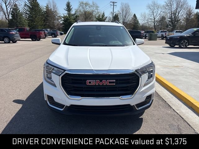Used 2022 GMC Terrain SLE w/ Driver Convenience Package FWD image 3