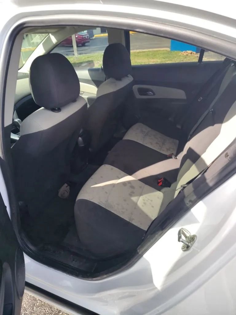 Used 2013 Chevrolet Cruze LS image 6