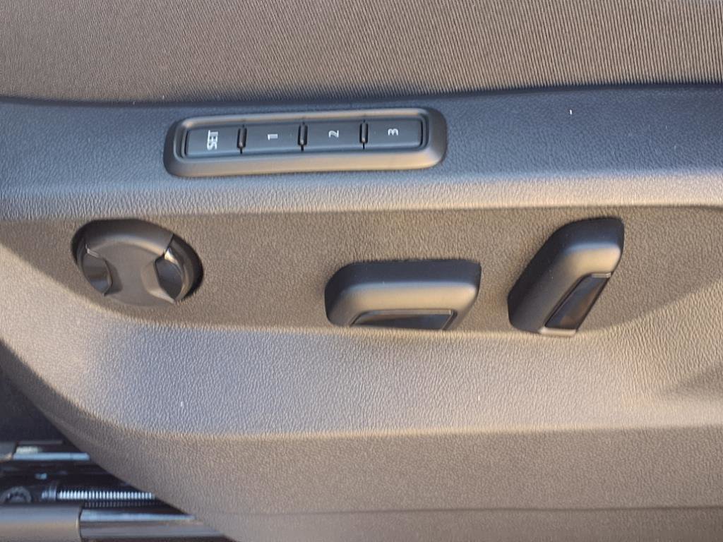 New 2025 Volkswagen Atlas Cross Sport SEL image 12