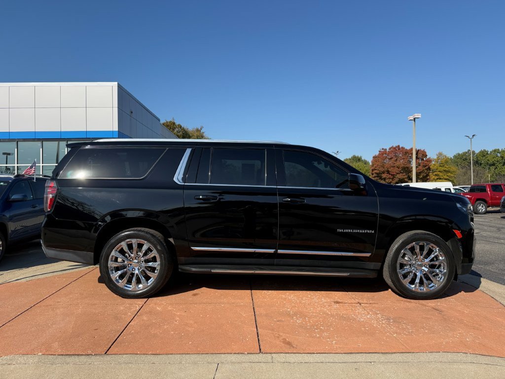 Used 2021 Chevrolet Suburban LT AWD/4WD image 7