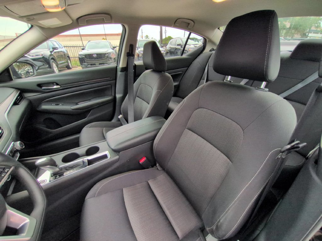 Used 2025 Nissan Altima 2.5 SV FWD image 24
