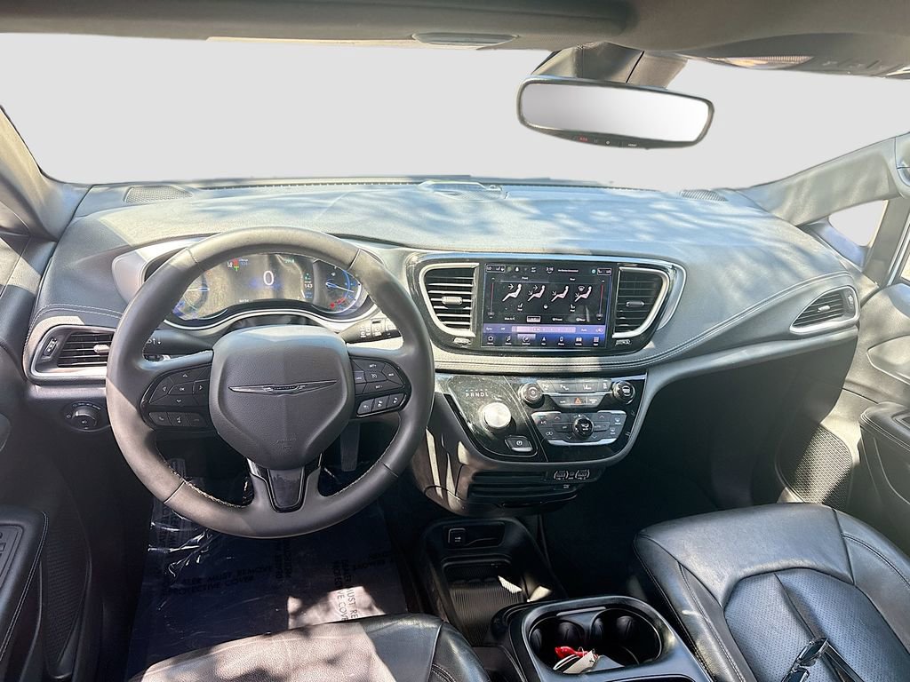 Used 2022 Chrysler Pacifica Touring-L w/ Uconnect Theater Family Group FWD image 24