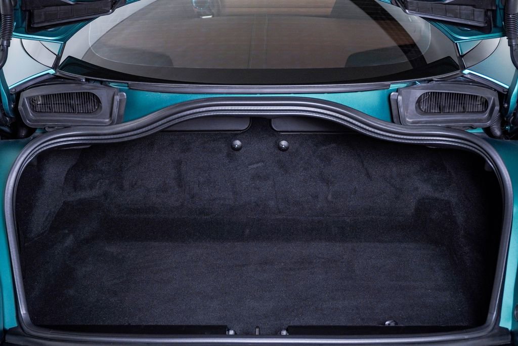 Used 2024 Aston Martin DB12 Coupe image 33