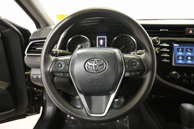 Used 2019 Toyota Camry LE image 4