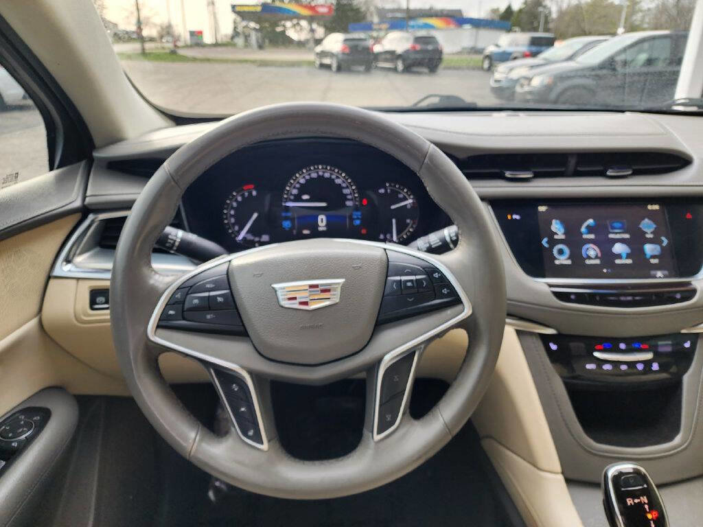 Used 2017 Cadillac XT5 Luxury w/ Driver Awareness Package FWD image 14
