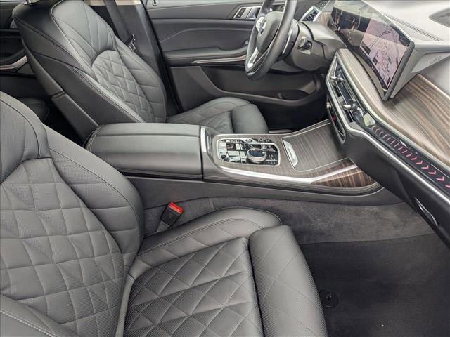 Used 2025 BMW X7 xDrive40i w/ Premium Package image 22