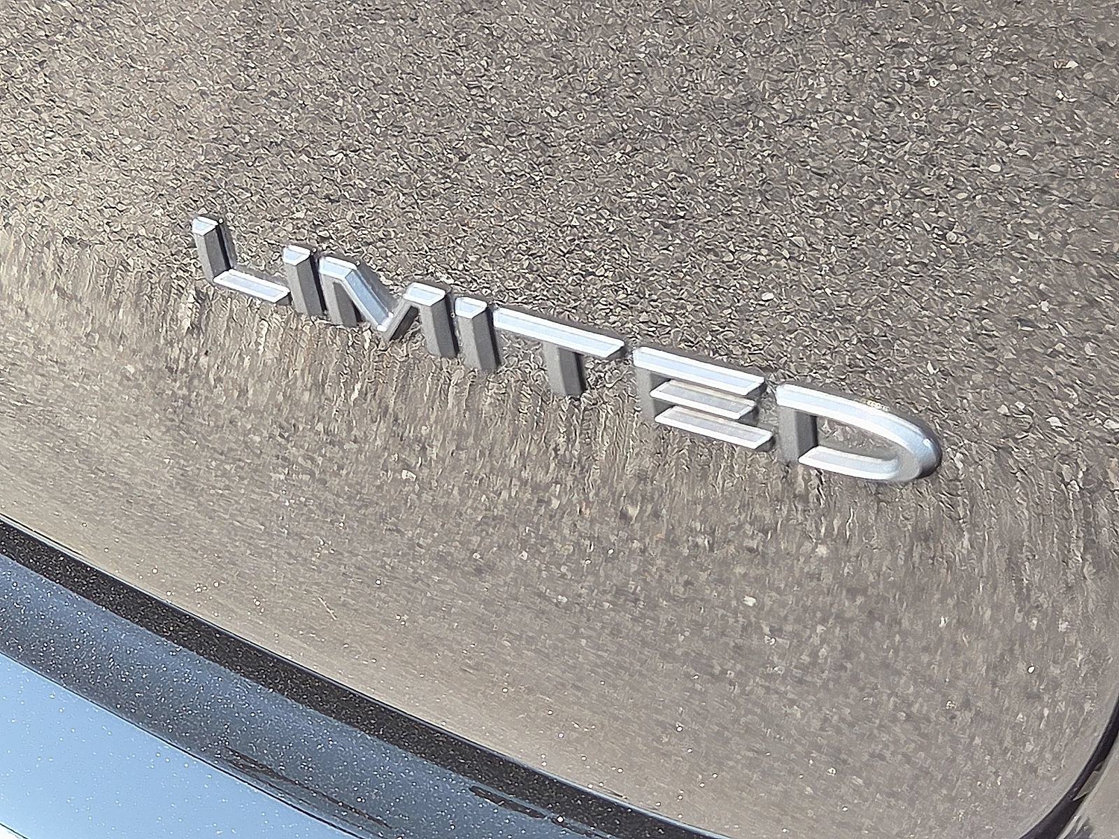 Used 2025 Chrysler Pacifica Limited FWD image 8