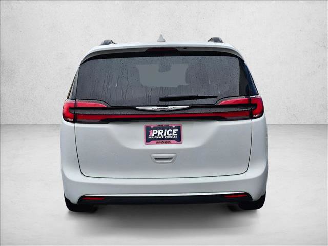 Used 2022 Chrysler Pacifica Touring-L image 4