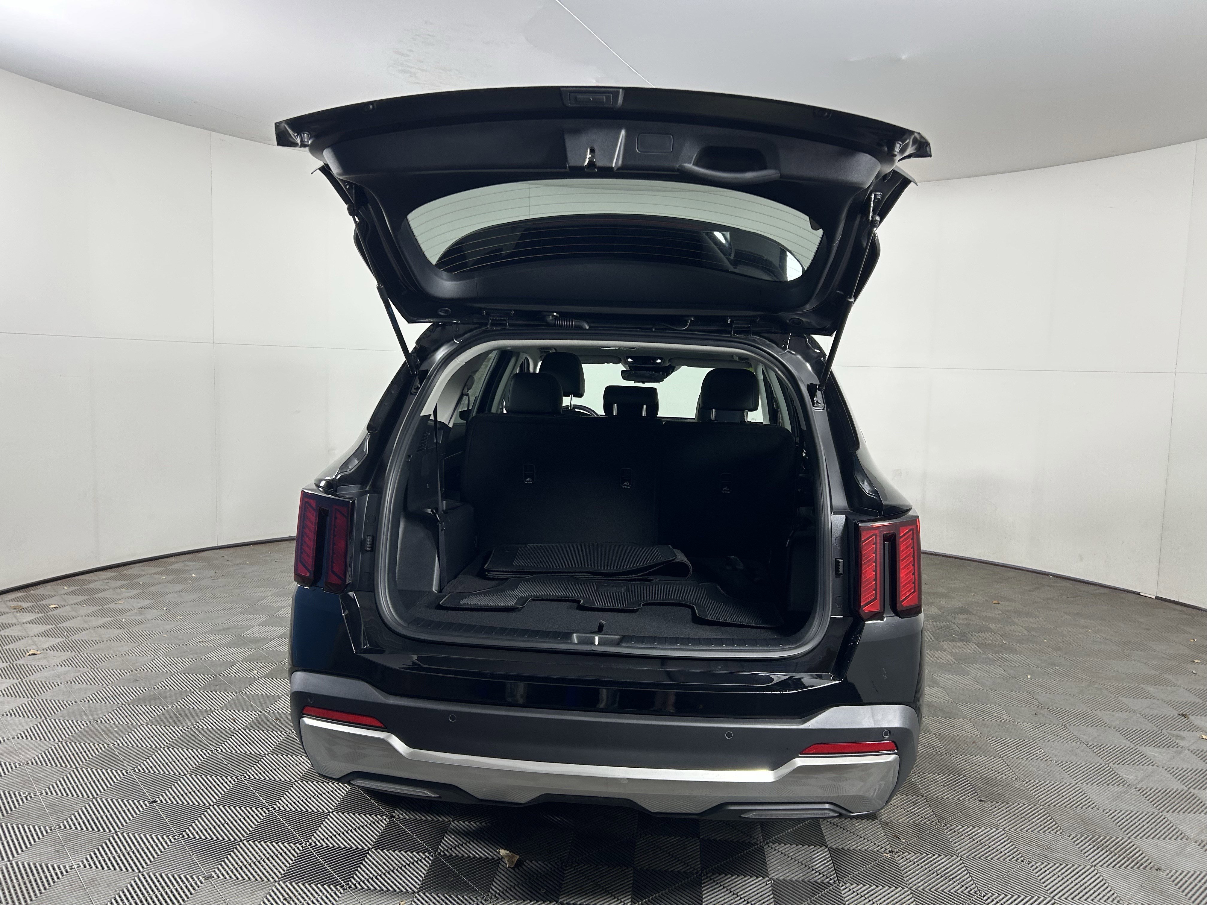 Used 2025 Kia Sorento S w/ Panoramic Sunroof Package image 18