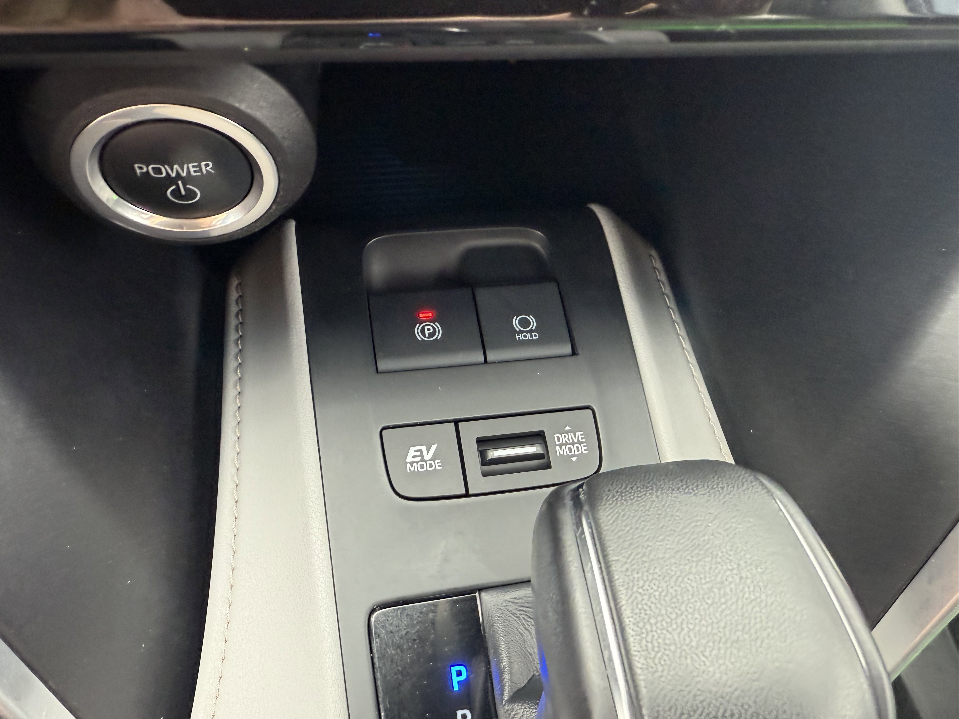 Certified 2023 Toyota Venza LE image 13