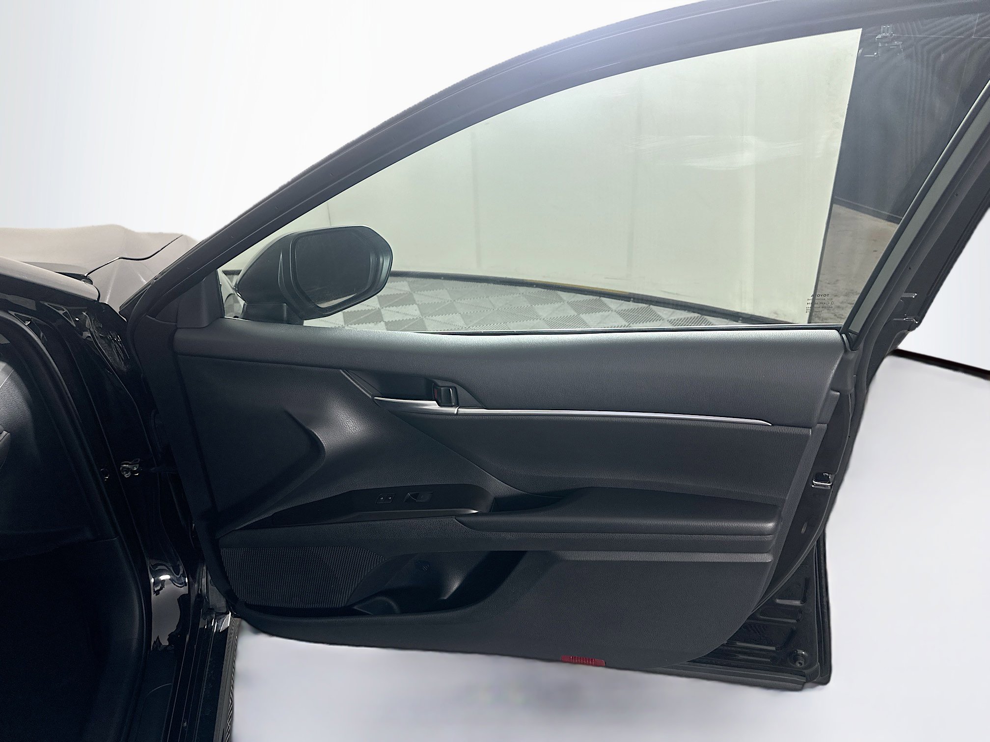 Used 2023 Toyota Camry SE image 30