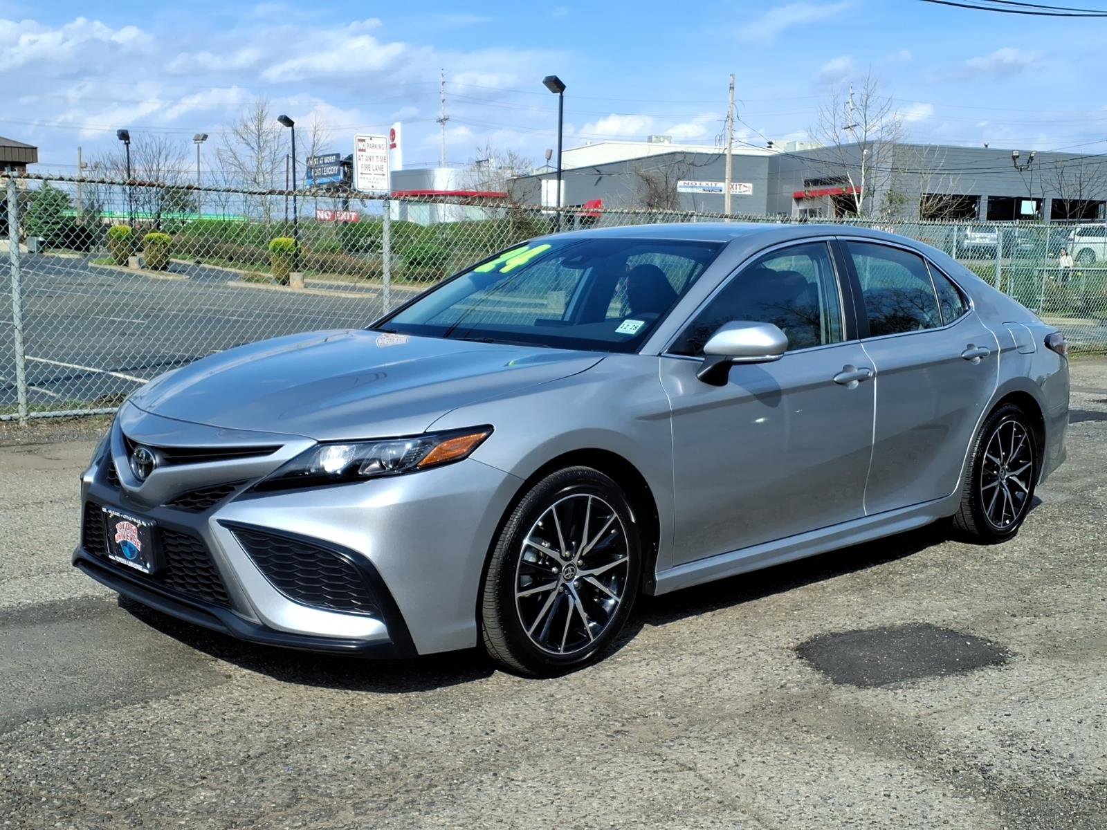 Certified 2024 Toyota Camry SE w/ Cold Weather Package AWD/4WD image 3