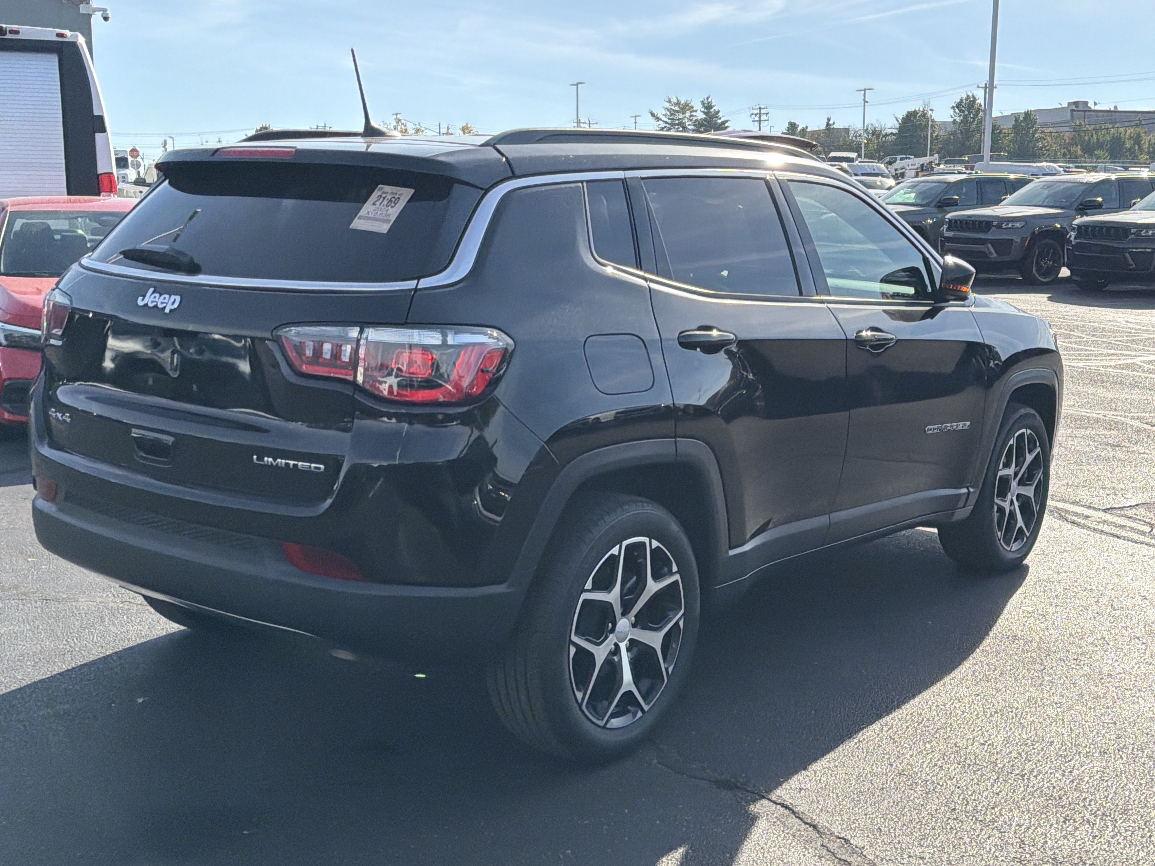 Used 2024 Jeep Compass Limited AWD/4WD image 9