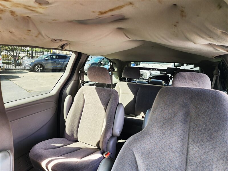 Used 2003 Chrysler Town & Country FWD image 14