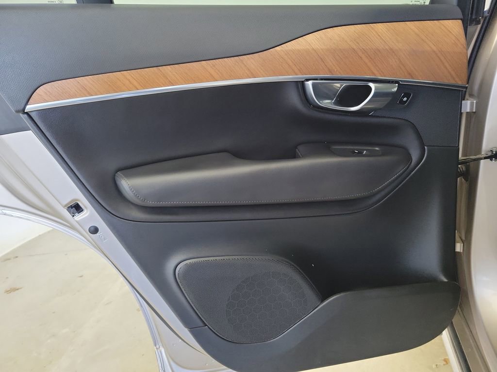 Used 2023 Volvo XC90 B6 Plus image 16