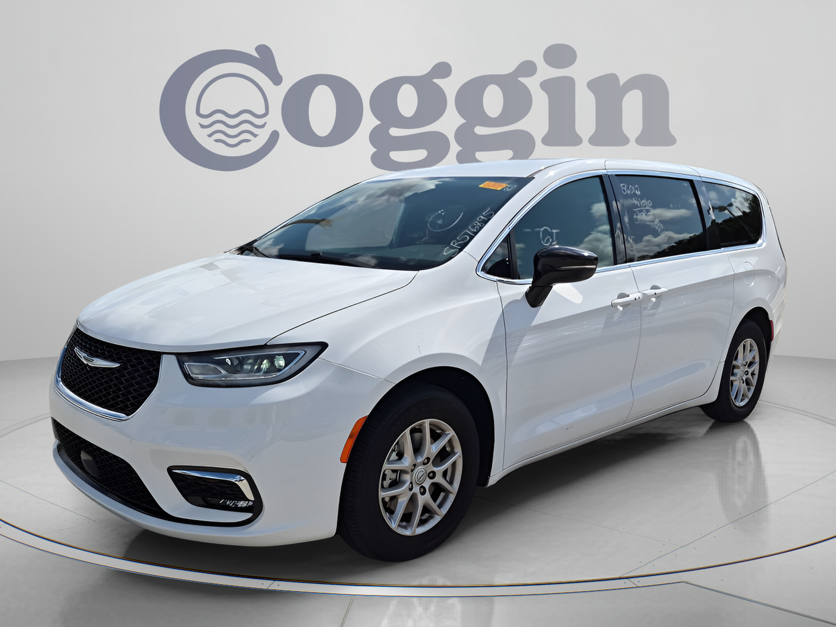 Used 2025 Chrysler Pacifica Select FWD image 1