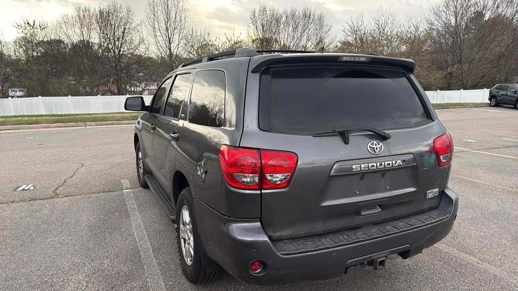 Used 2017 Toyota Sequoia SR5 w/ Premium Package image 3