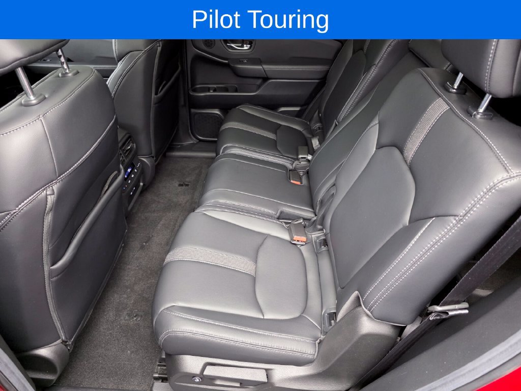 Used 2025 Honda Pilot Touring image 14