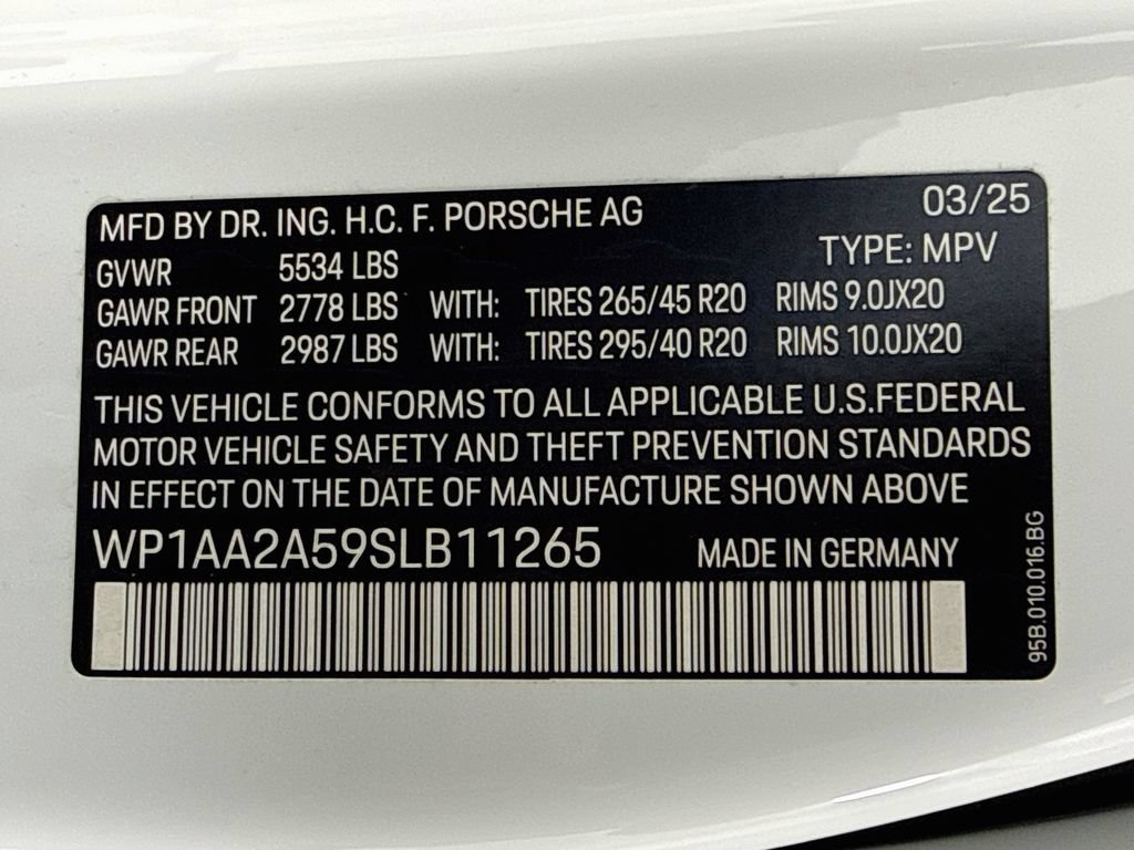 Certified 2025 Porsche Macan AWD/4WD image 12