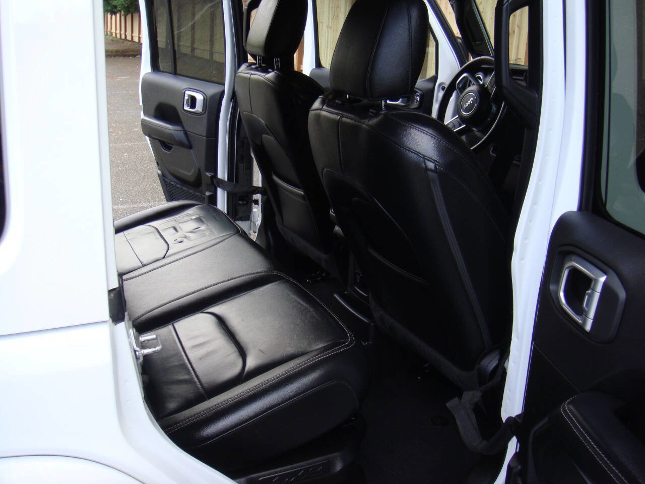 Used 2022 Jeep Wrangler Unlimited Sahara w/ Cold Weather Group image 14