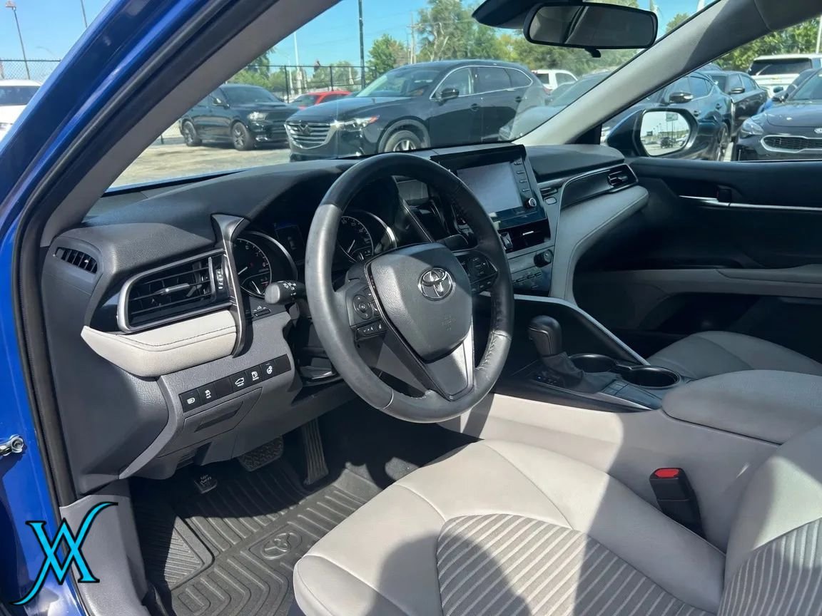 Used 2023 Toyota Camry SE w/ Cold Weather Package FWD image 12