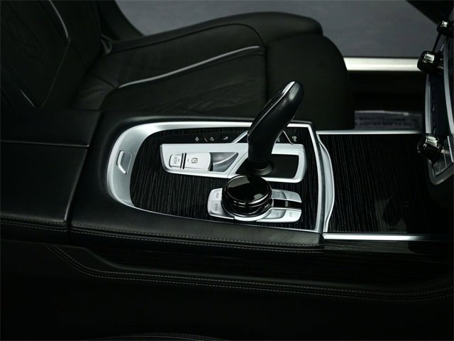 Used 2022 BMW 740i xDrive 740i xDrive w/ M Sport Package image 32