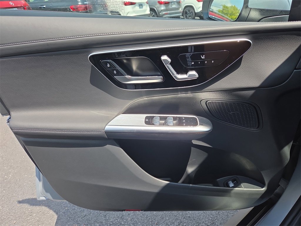 New 2025 Mercedes-Benz GLC 350e 4MATIC image 19