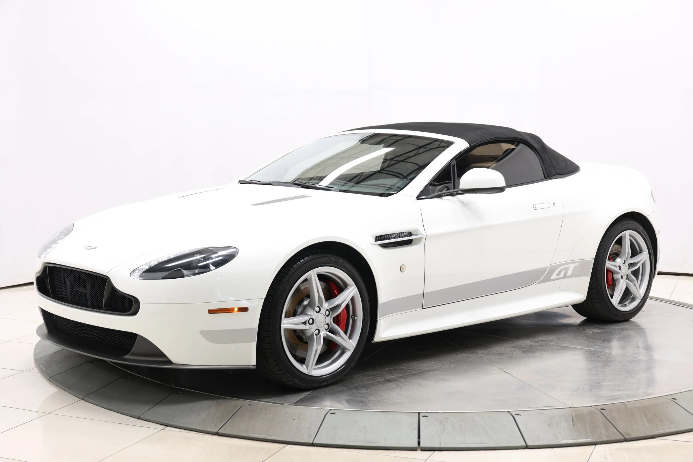 Used 2016 Aston Martin V8 Vantage GT RWD image 77
