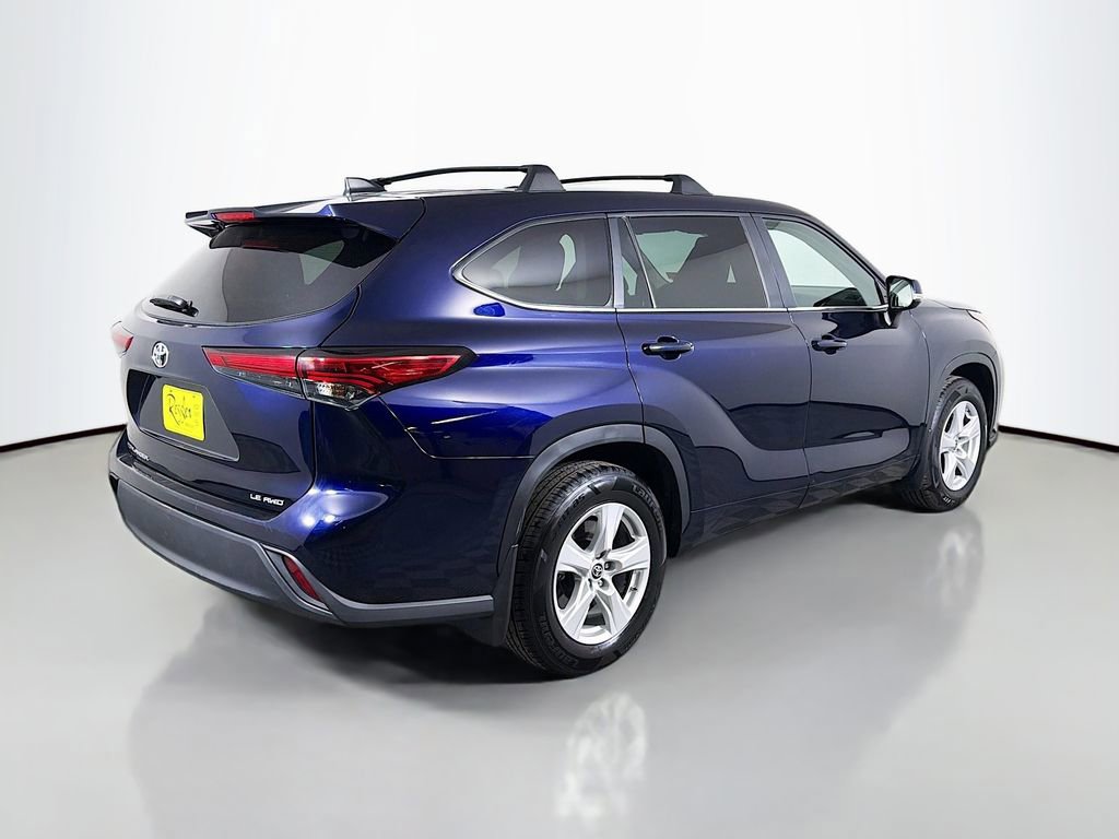 Used 2023 Toyota Highlander LE image 6