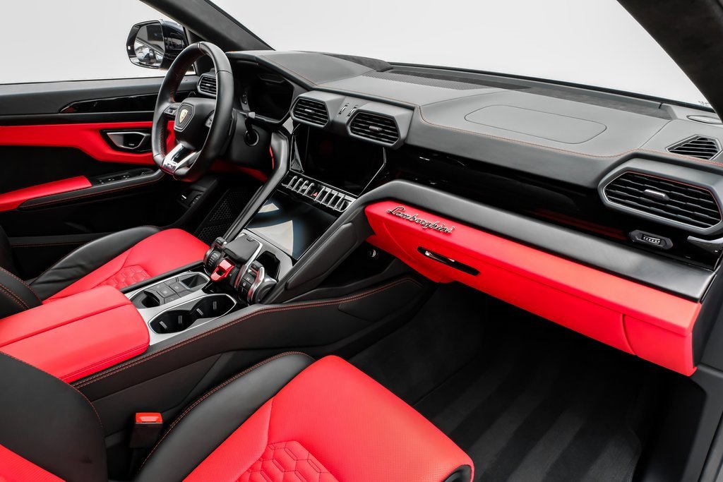 Used 2022 Lamborghini Urus image 10